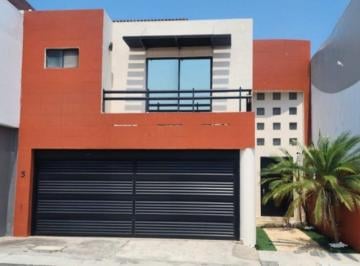 Casa de 3 habitaciones, Alvarado · ¡Casa con Amplios Espacios en Lomas Residencial! ¡Colindancia con Área Verde!