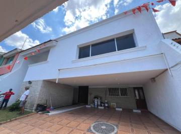 Casa · 580m² · 7 Recámaras · 3 Estacionamientos · Casa en Venta en Bugambilias Primera Sección