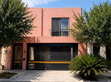 Casa · 3 Recámaras · 2 Estacionamientos · Casa en Los Faisanes Sector El Dorado