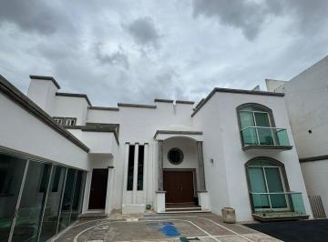 Casa de 3 habitaciones, Mérida · Residencia de Lujo Dentro de Mérida