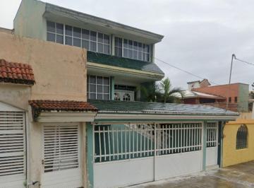 Casa de 5 habitaciones, Coatzacoalcos · Casa en Venta, C. Adolfo Lopez Mateos, Col. Petrolera, Mun. Coatzacoalcos C. P. 96500 Verarcrz