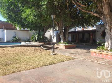 Terreno / Lote · 547m² · 4 Estacionamientos · Quinta en Venta Atras de La Macro Plaza