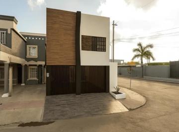 1 · Casa en Venta en Quinta Real, Matamoros: Amplia Residencia Familiar