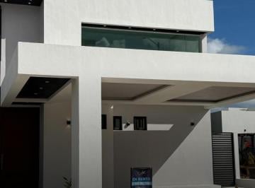 Casa · 1m² · 3 Recámaras · Residencia Nueva en Renta en Vía Cumbres con Alberca y Mantenimiento Incluido
