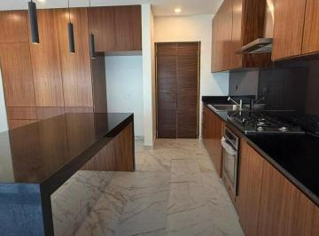 Casa · 209m² · 5 Recámaras · 2 Estacionamientos · Residencia en Río Residencial | 5 Recámaras, Amplia y Moderna en Cancún