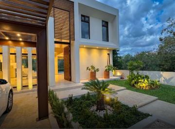 Casa · 374m² · 3 Recámaras · Exclusiva Residencia en Club Country Cancún con Alberca y Vista Al Golf