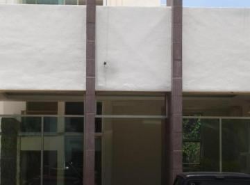 Local comercial · 451m² · 6 Estacionamientos · Edificio Comercial con Showroom, Departamentos y Terraza en Av Palenque Cancún