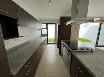 aae5cba8e12b9b4a71ebbf2cd220e933b1cec841e7b0fd038f3a649b497d8c50 · Casa en Venta en Condominio con Alberca en Querétaro