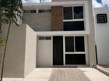 Casa · 3 Recámaras · 2 Estacionamientos · Casa - Fraccionamiento Villa Sur