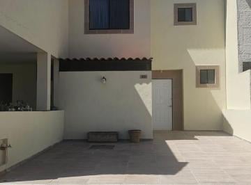 Casa · 3 Recámaras · Casa - Condominio Fuentes del Lago