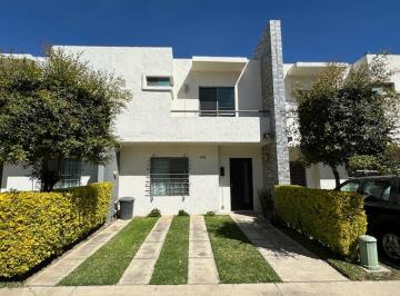 Casa en condominio de 3 habitaciones, Zapopan · Casa en Coto Cerca Tesistan y Clinica 182 del Imss, en Coto, Acceso Controlado, 3 Recamaras