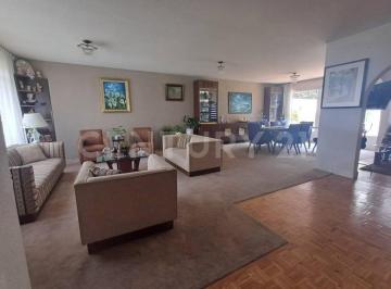 Casa · 290m² · 5 Recámaras · 1 Estacionamiento · Remodelada, en Excelente Estado, Bonito Jardín, Ubicada en Colonia Tranquila