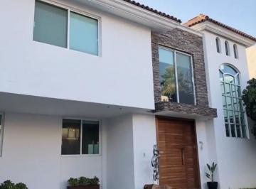 Casa de 3 habitaciones, Zapopan · Casa en Venta Jardin Real en Coto