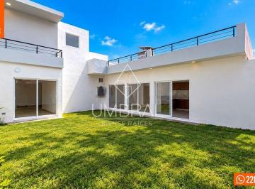 a72d1b14d6925da92b42244c0f63f7fc3387d6c350f5cb4e78e525b1344a9b87 · Casa en Venta, en Esquina, Fracc. Privado, Coatepec