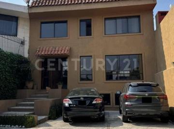 Casa · 283m² · 4 Recámaras · 7 Estacionamientos · Casa Sola a Una Calle de Av de Las Fuentes