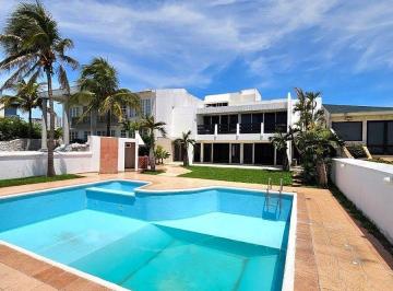 3c4b26094f996a641d26c2ab278c6a4a397127f7a3de187363a01500f952e0ca · Casa en Venta en Veracruz con Vista Al Mar y Alberca Fracc. Costa de Oro
