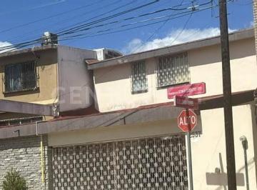 Casa · 220m² · 2 Recámaras · 2 Estacionamientos · Casa en Venta en Col. Contry La Silla en Guadalupe Nuevo Leon