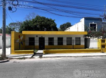 Casa · 188m² · Céntrica Casa con Bodega y Estacionamiento