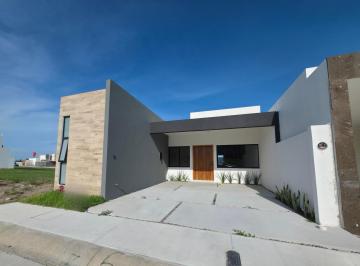 Casa · 121m² · 2 Recámaras · 2 Estacionamientos · Casa en Venta de Una Planta en Punto Lomas Riviera Veracruzana Alvarado Veracruz