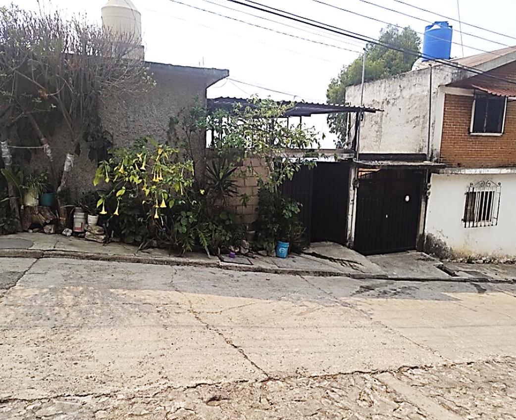 Two-Story House for Sale in Alvaro Leonel with 595 m&sup2; of Land and 2 Bedrooms