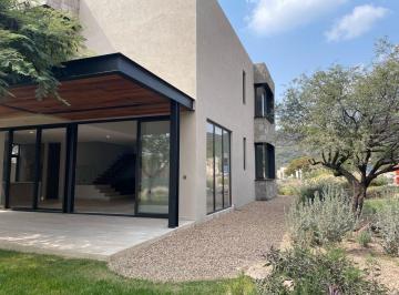 cbca0e84aa154e4c3a730d36b58059df6f26bab85b1fa886a8058ca66e519712 · Casa Amplia en Venta en Altozano Querétaro