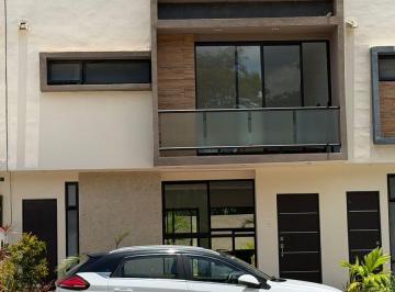 Casa de 4 habitaciones, Benito Juárez · Casa Residencial de 4 Recámaras en Cancún | Roof Top Privado | Vista a Área Verde