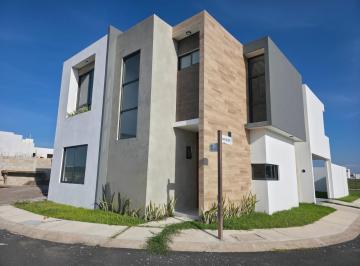 Casa · 185m² · 3 Recámaras · 2 Estacionamientos · Casa en Venta con Amplio Jardin en Lomas de La Rioja Alvarado Veracruz Riviera Veracruzana