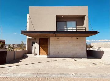 c3e1a4d169d1dac5f9793fcd5b85b4d37271502fdeab0ea11b3d8ed2d2d3dd8d · Casa en Venta en Condominio Valles Lomas del Campanario Querétaro
