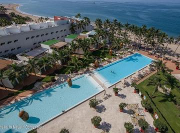 Departamento · 178m² · 3 Recámaras · 1 Estacionamiento · Departamento en Venta en Icon Puerto Vallarta Frente a Playa.