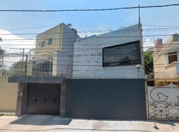 Casa de 4 habitaciones, Coyoacán · Casa en Venta en del Carmen, Coyoacán