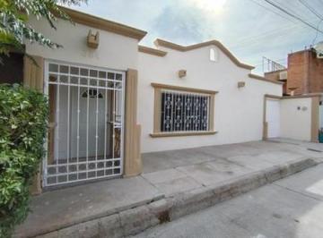 Casa · 95m² · 2 Recámaras · 1 Estacionamiento · Venta Casa Una Planta Norte! Esquina Col. Villa!