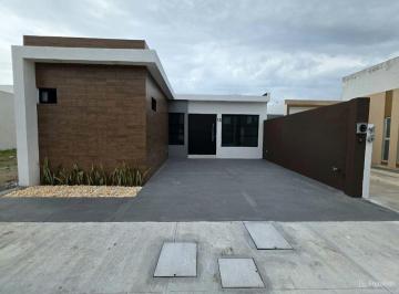 a9bfcf1bbe2bad183e581117fac9ff39ddc9c50e1277b1bc66a72c0d652129cd · Casa en Venta en Veracruz Fracc. Lomas de La Rioja de un Nivel