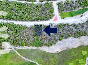 Terreno / Lote · 375m² · Terreno en Venta en Cancún en Residencial Country Club Frente a Campo de Golf