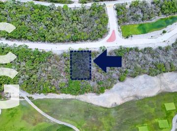 Terreno / Lote · 375m² · Terreno en Venta en Cancún en Residencial Country Club Frente a Campo de Golf