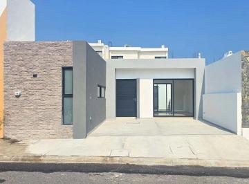 a8855f675e98d3cbb28dce1dab58dc247a07d0f2e86633a80b582059d2e2b181 · Casa en Venta en Veracruz Fracc. Lomas de La Rioja