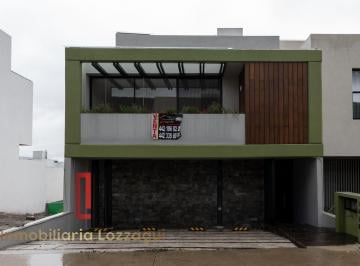 Casa · 242m² · 3 Recámaras · 3 Estacionamientos · Casa en Venta en El Nuevo Refugio, Querétaro