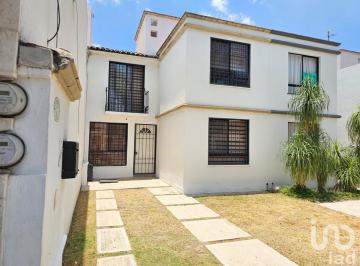 Casa · 98m² · 3 Recámaras · 2 Estacionamientos · Casa en Venta en Campo Vina con Ecelentes Acabados