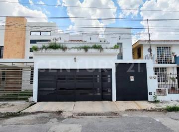 Casa · 245m² · 3 Recámaras · 2 Estacionamientos · Casa en Venta en Merida Yucatan (Pensiones)