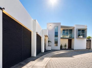 Casa · 555m² · 4 Recámaras · 3 Estacionamientos · Casa - Fraccionamiento Rancho Tetela