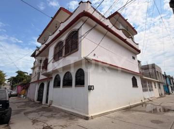 Casa · 240m² · 3 Recámaras · 1 Estacionamiento · Casa en Venta en Co. Renaciminto, Acapulco, Gro