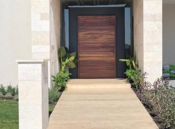 Casa · 530m² · 4 Recámaras · 6 Estacionamientos · Casa en Venta El Campanario, Querétaro