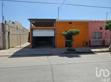 Casa · 185m² · 3 Recámaras · 4 Estacionamientos · 2 Casas en 1. Venta 2 Min. Puente Internacional Santa Fe Norte Cd Juarez
