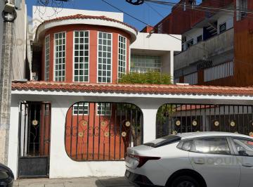 Casa · 180m² · 5 Recámaras · 2 Estacionamientos · Renta Casa 5 Recamaras 5.5 Baños Playa del Carmen Centro