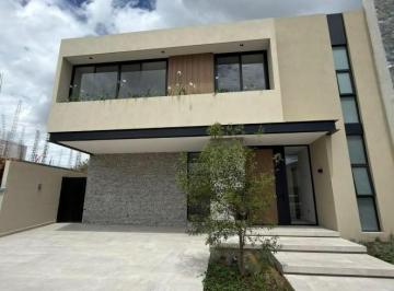 Casa · 284m² · 4 Recámaras · 2 Estacionamientos · Casa en Venta en Lomas del Molino III