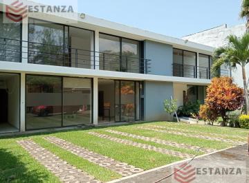 Oficina · 600m² · 8 Recámaras · 11 Estacionamientos · Renta de Oficinas en Cuernavaca