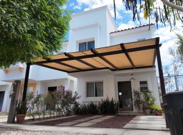Casa · 97m² · 3 Recámaras · 2 Estacionamientos · Casa en Venta en Priv. Aranova, Salida Imala