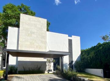 Casa · 326m² · 4 Recámaras · 2 Estacionamientos · Casa en Renta Rinconada Álamos, Querétaro