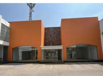 Local comercial · 800m² · 6 Estacionamientos · Excelente Local Comercial en Renta. Calzada Zavaleta, Puebla.