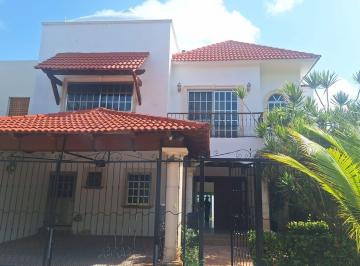 Casa · 410m² · 4 Recámaras · 2 Estacionamientos · Casa en Supermanzana 11