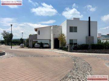 Casa · 267m² · 3 Recámaras · 2 Estacionamientos · Casa Amueblada en Renta en La Vista Residencial